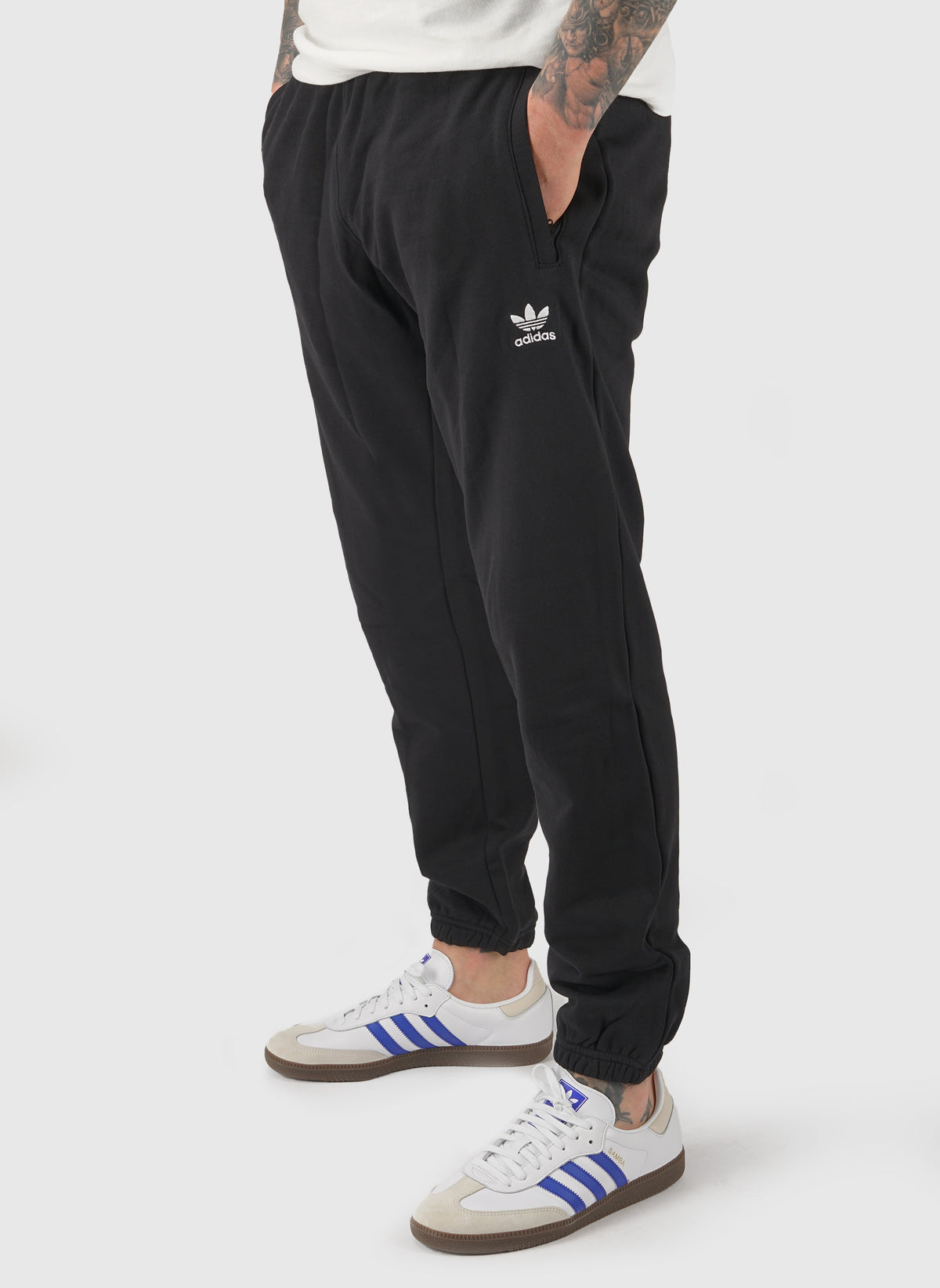 Trefoil Essentials Trackpants - Black