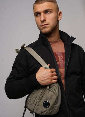 Lens Crossbody Umhängetasche - Silver Sage