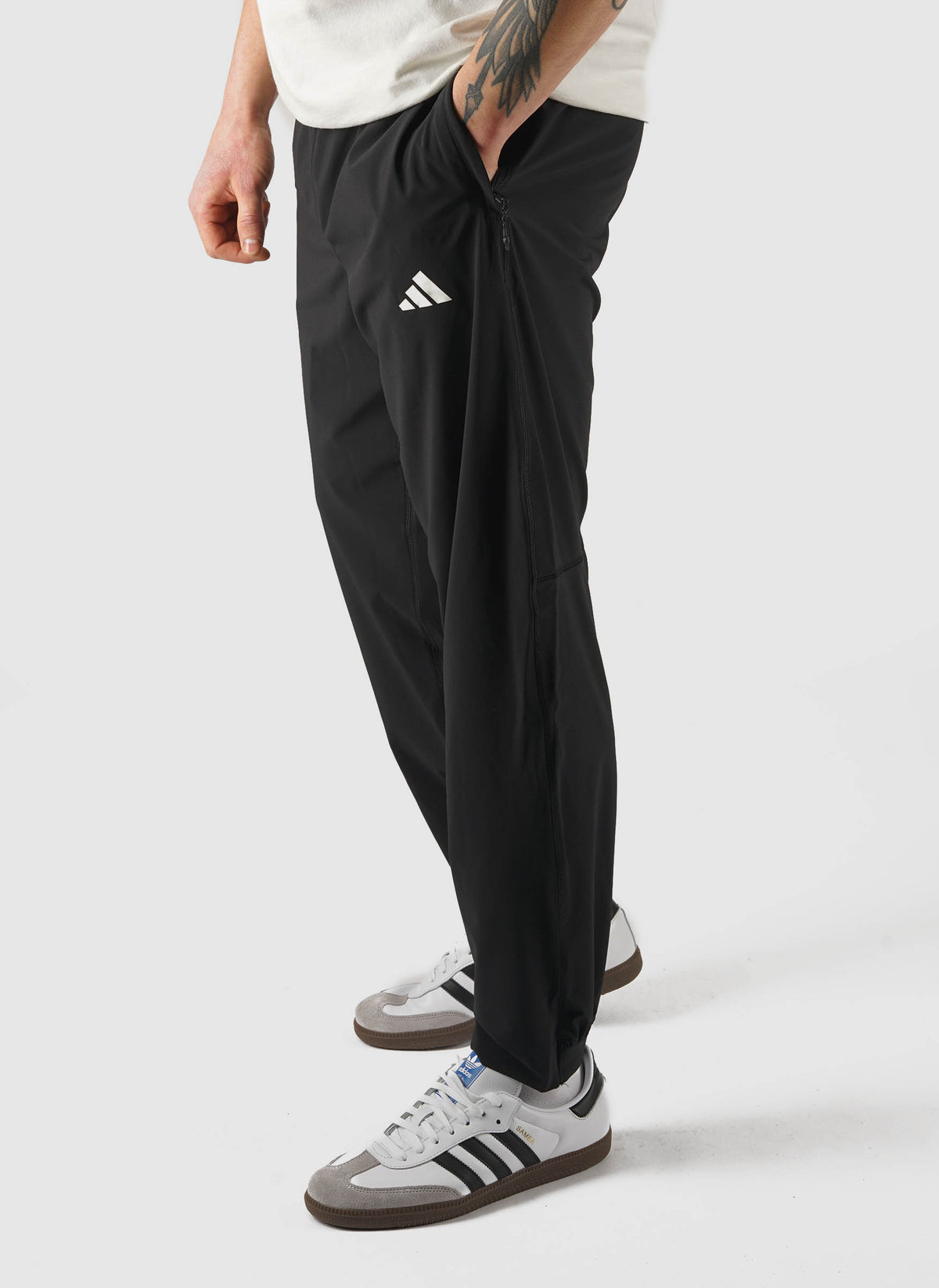 Train Essentials Woven Trackpant - Black/White