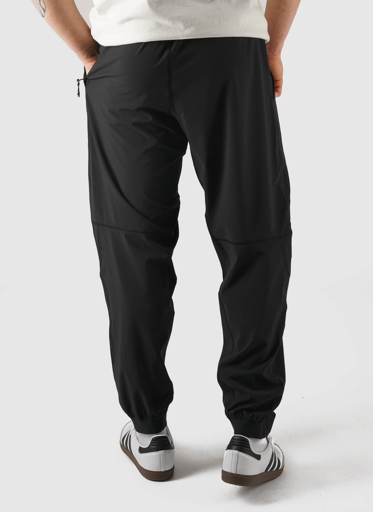 Train Essentials Woven Trackpant - Black/White