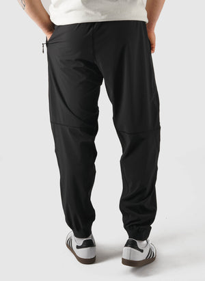 Train Essentials Woven Trackpant - Black/White