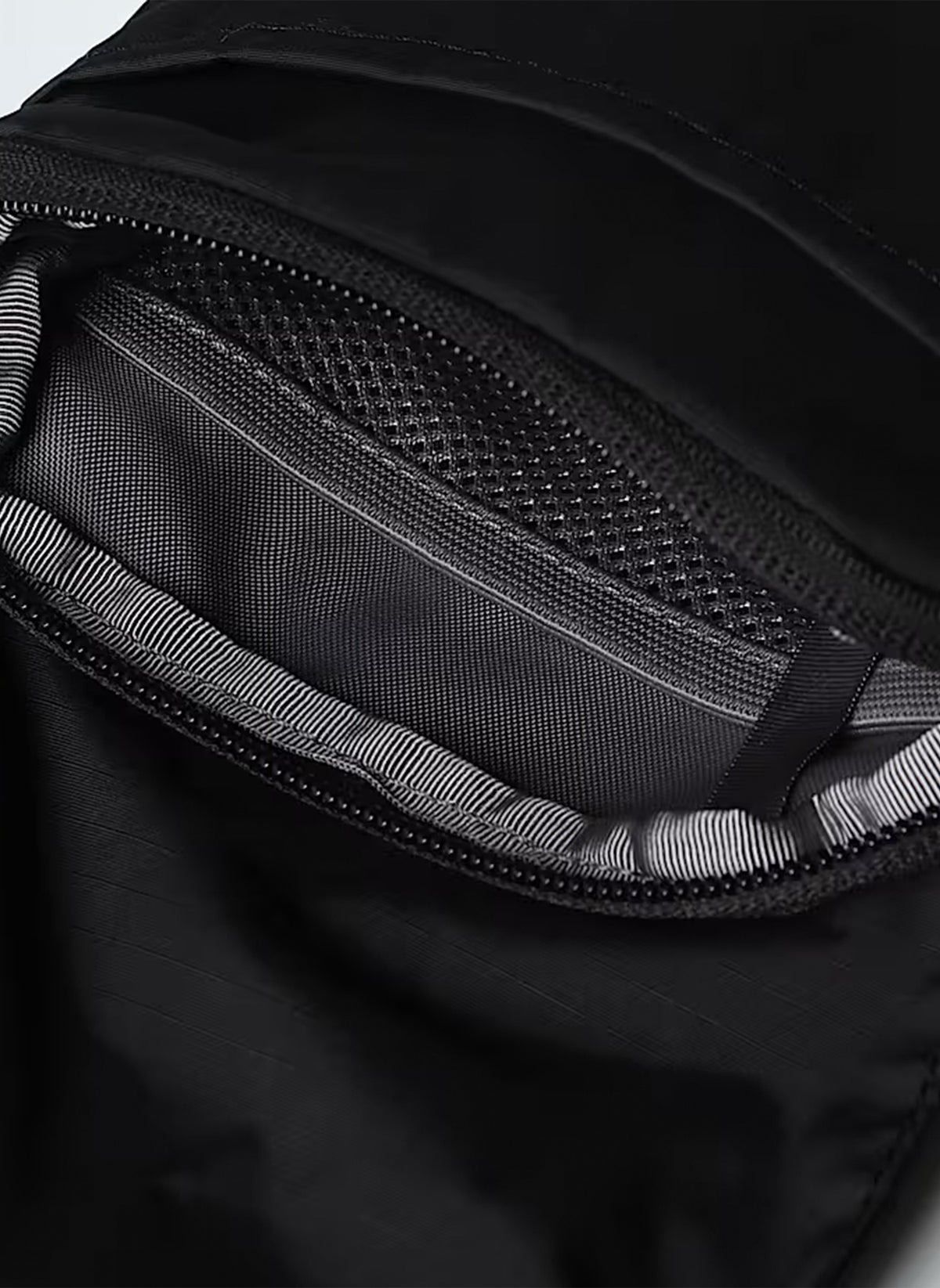 Glen Canyon Pocket Crossbody - Black